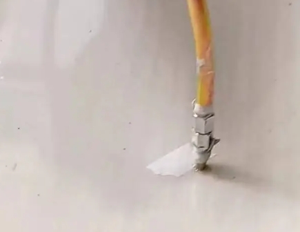东昌瓷砖空鼓维修公司专业解答在瓷砖铺贴过程中，如果使用的砂料过粗（如全部使用了粗砂），可能会导致以下问题
